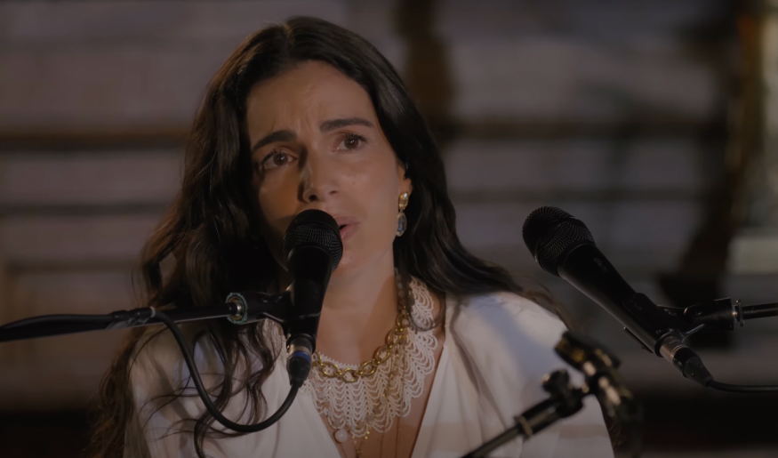 Yael Naïm fait son retour avec l'album « Live Solo In Paris » !