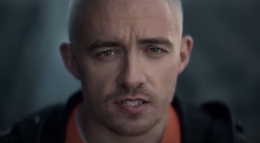 Dermot Kennedy dévoile le clip de son nouveau single «Something to Someone» !