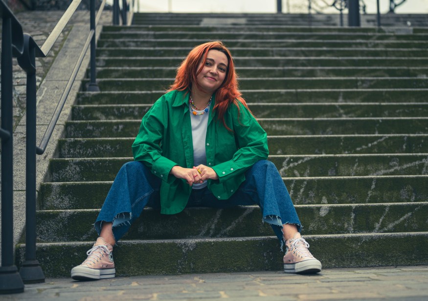 Qui est Gaumar, la jeune chanteuse qui va assurer les premières parties de Coldplay au Stade de France ?