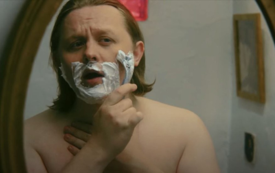 Lewis Capaldi signe son grand retour avec le single « Forget Me »