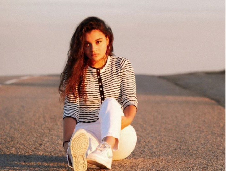 Adeline Lovo fait son retour avec le titre « Les Rayons de Soleil »