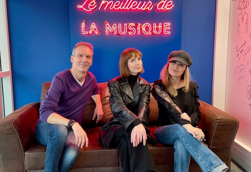 Marie-Flore interprète ses titres « Mal barré » et « Mon coeur y va pas bien » sur RFM !