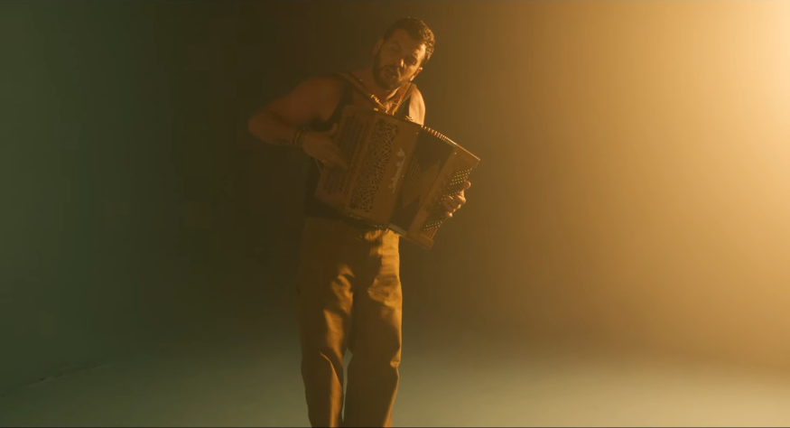 Claudio Capéo : Découvrez son clip émouvant pour son titre « Si j’avais su »