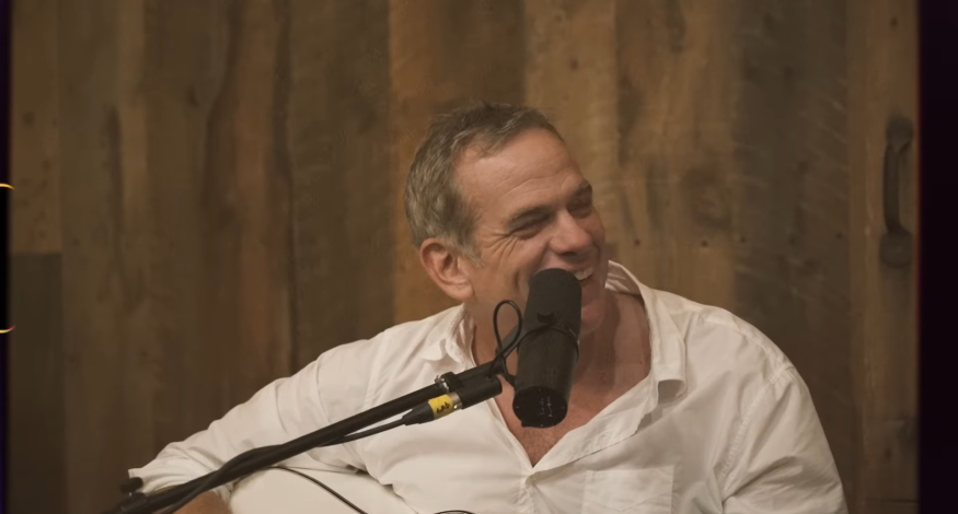 Garou : Découvrez son clip pour sa reprise de « À toi » de Joe Dassin