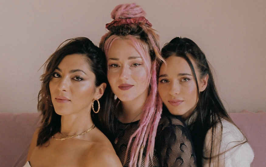 Le trio LEJ (Lucie Elisa Juliette) de retour avec un album de reprises des plus grands classiques français !