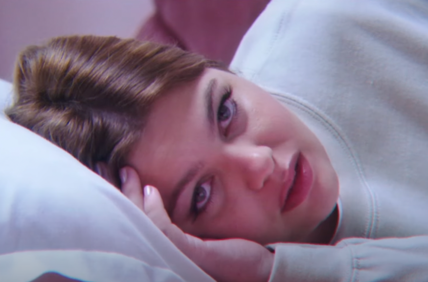Louane lève le voile sur le clip de « Secret » !
