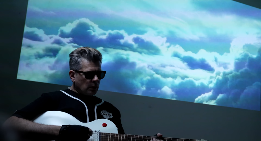 Benjamin Biolay dévoile un nouveau single « L’heure bleue »