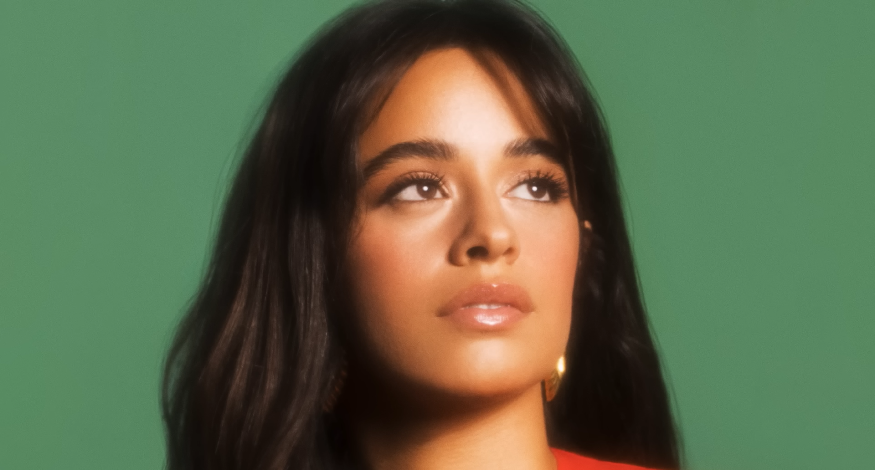 Camila Cabello reprend le titre « I'll Be Home For Christmas »
