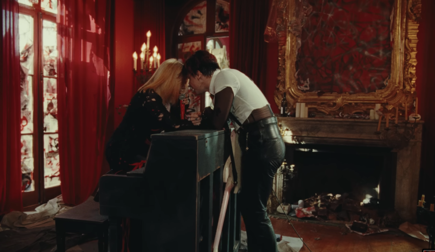 Avril Lavigne et Yungblud dévoilent « I’m a Mess »