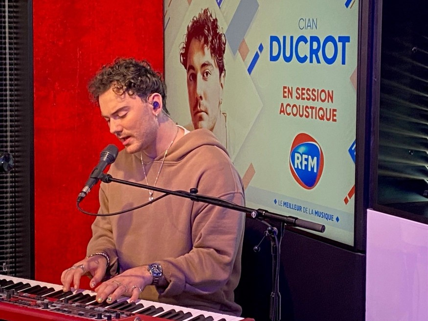 Découvrez le live de Cian Ducrot pour "I’II be waiting" et "All for you"