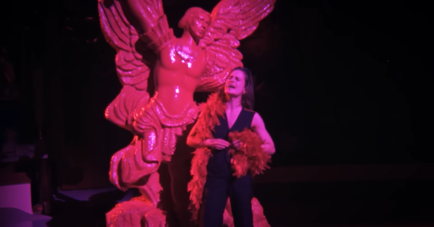 Christine and the Queens (Redcar) dévoile un live de son concert au Cirque d’hiver