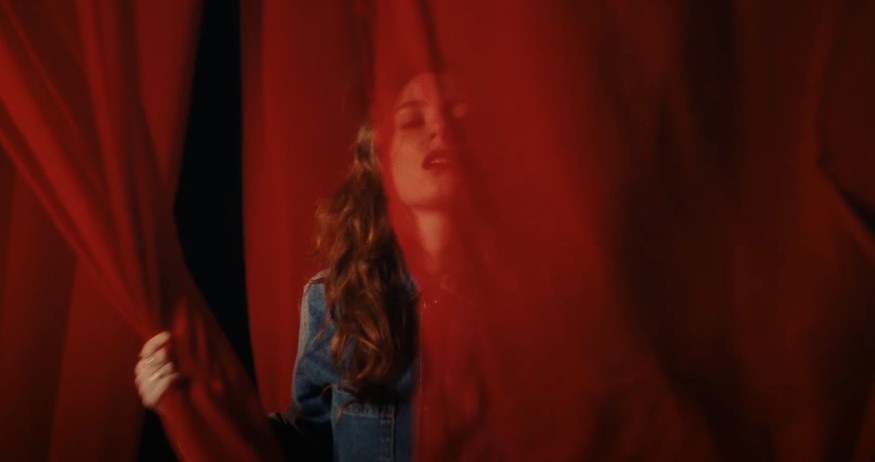 Adé : découvrez le clip de "Insomnies"