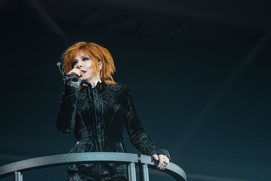 Mylène Farmer : nouvelles dates pour les concerts annulés au Stade de France et une 3ème date ajoutée !