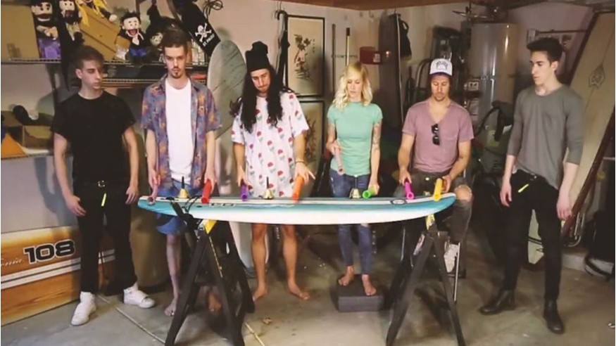 Adele: un groupe reprend «Hello» avec une planche de surf