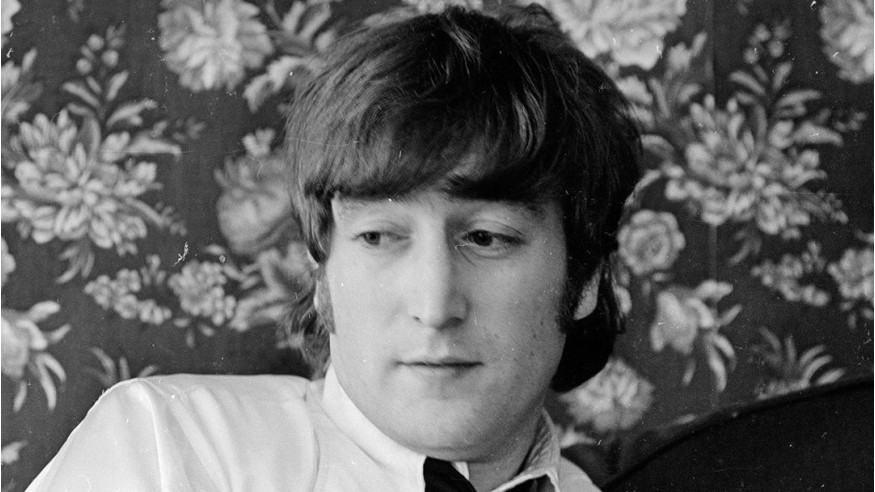 Une mèche de cheveux de John Lennon vendue 35.000 dollars aux enchères