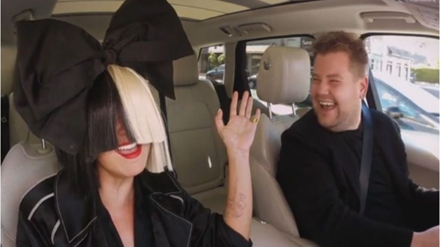 Sia fait du karaoké avec James Corden