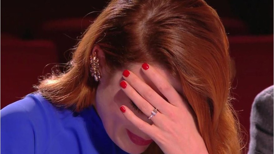 Nouvelle Star: Elodie Frégé émue aux larmes par un candidat