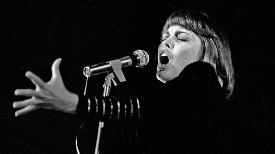 Mireille Mathieu perd sa première fan, sa mère