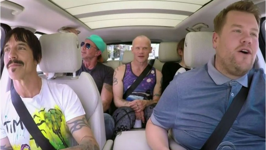 Red Hot Chili Peppers : Anthony Kiedis sauve un bébé pendant le Carpool Karaoke