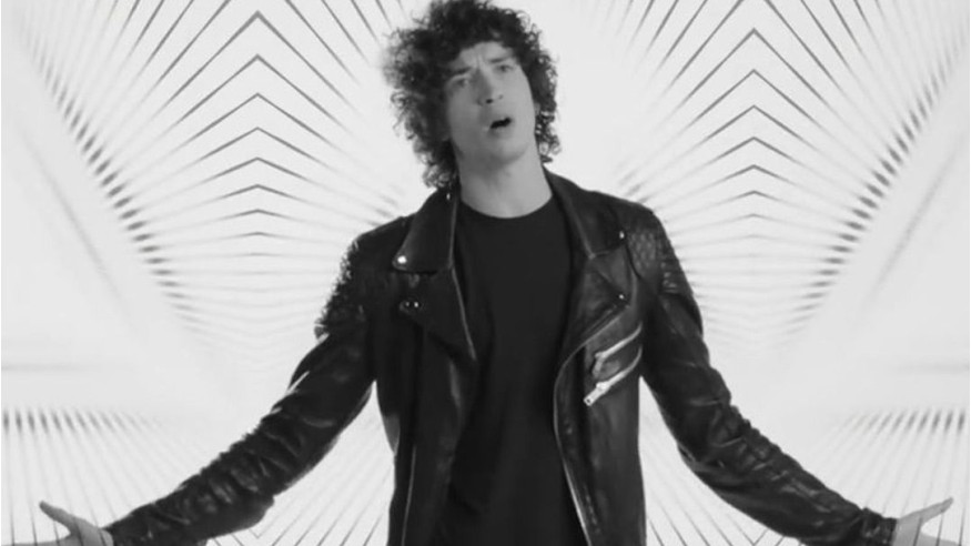 Julian Perretta : Découvrez le tout nouveau clip de «I Cry» !