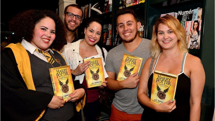 Harry Potter : les fans se ruent sur le nouveau livre