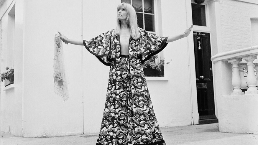 «Fatiguée par le showbiz», Amanda Lear annonce ses adieux