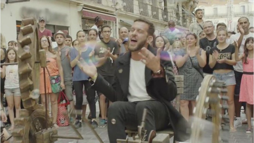 Claudio Capéo dévoile le clip de «Ca va, ça va»