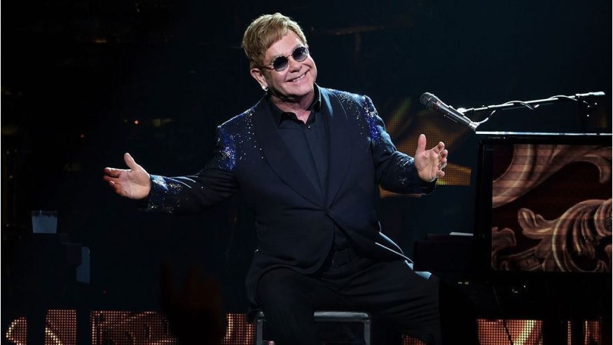 Elton John honoré par Harvard pour son engagement dans la lutte contre le VIH