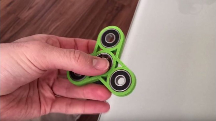 Le hand spinner, le phénomène inattendu qui envahit les cours de récré