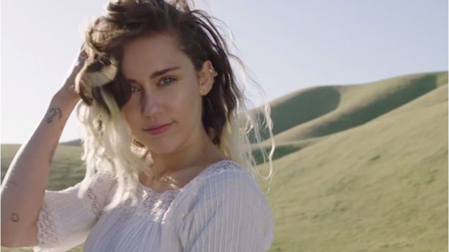 Miley Cyrus : découvrez le clip de «Malibu»