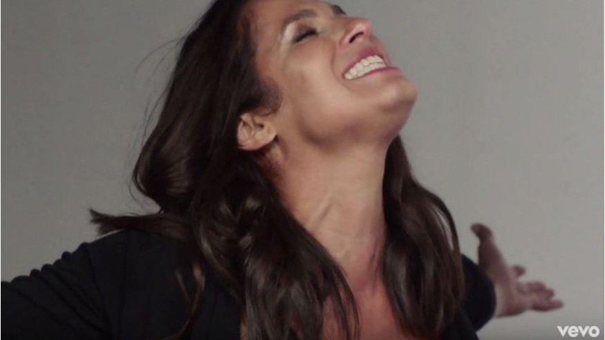 Elisa Tovati : découvrez le clip de son nouveau titre «S.O.S»