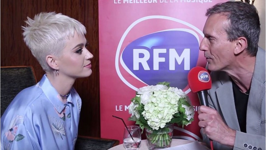 Découvrez l’interview de Katy Perry au micro de Pat Angeli