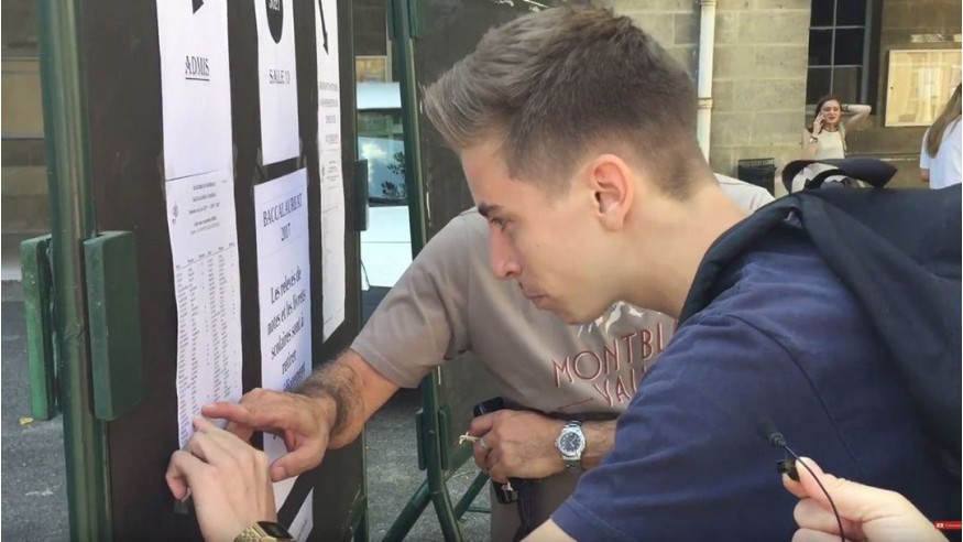 Aprés trois tentatives, il obtient enfin son bac : sa joie fait le buzz sur Internet !