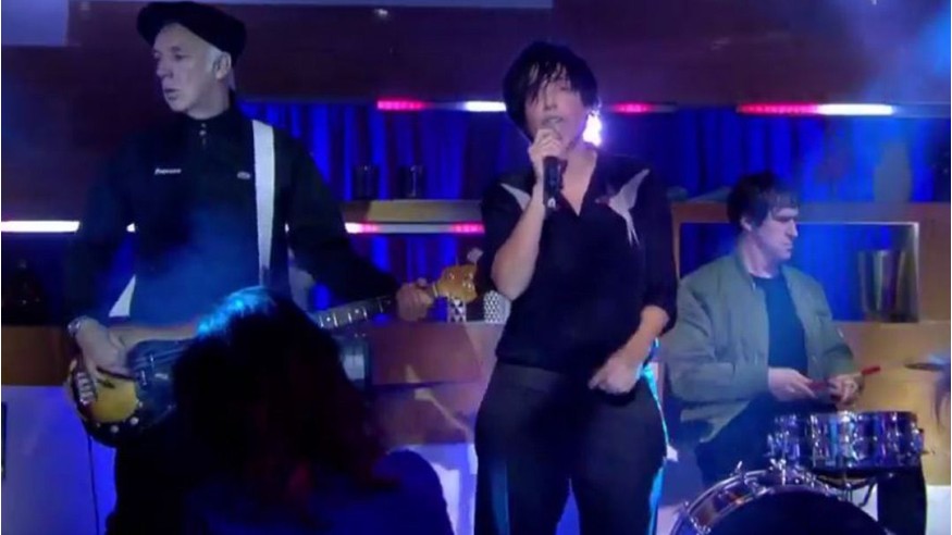 Texas interprète «Can't control» sur le plateau de C à vous !