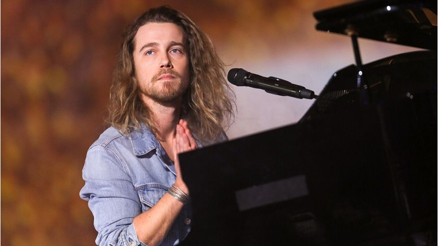 Julien Doré : son ultime concert à Bercy diffusé en direct sur TMC !