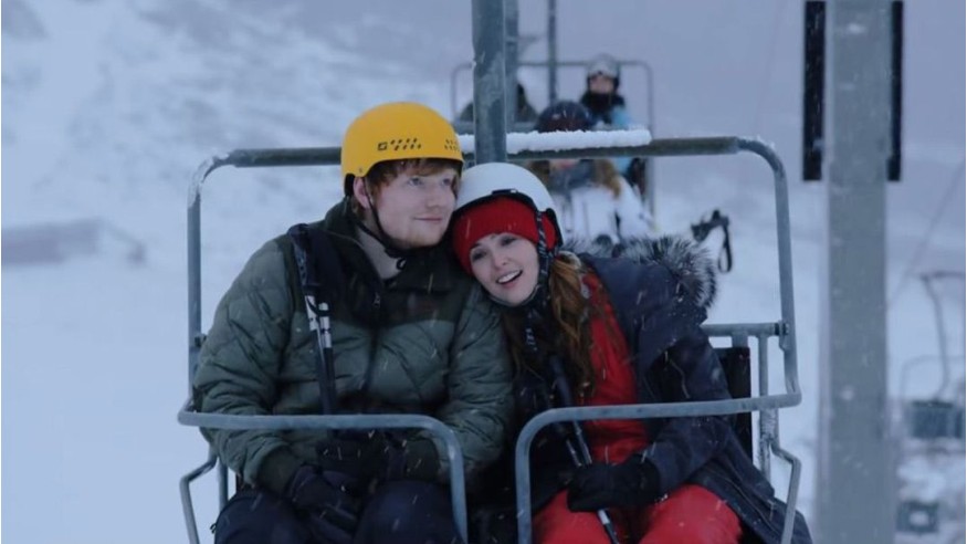 Ed Sheeran part sur les pistes pour son nouveau clip «Perfect»