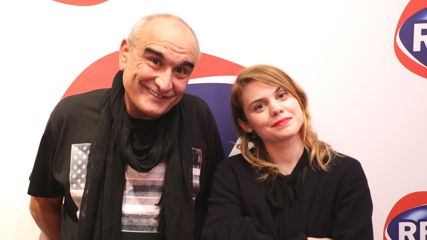 Découvrez l’interview de Coeur de Pirate au micro de Pascal Nègre