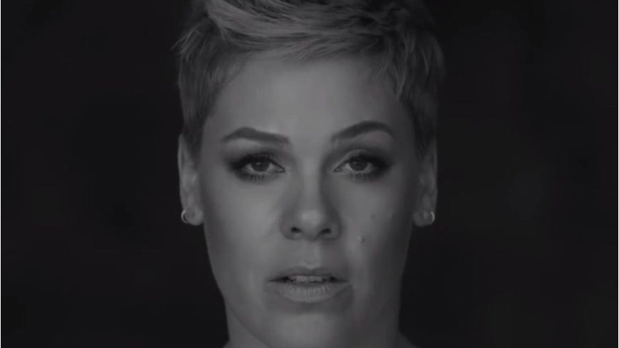 Pink : découvrez le clip de «Wild Hearts Can't Be Broken»