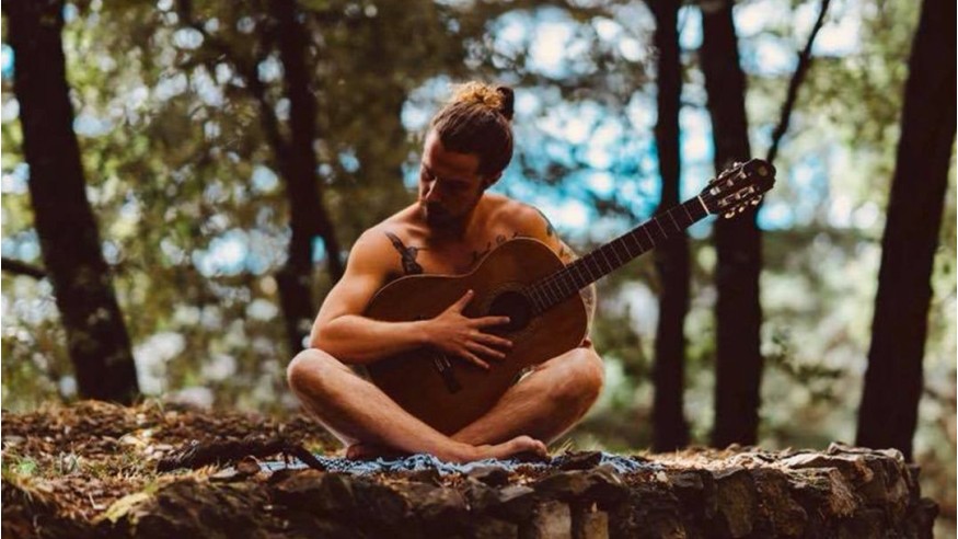 Julien Doré : découvrez son titre «Eden» en acoustique !