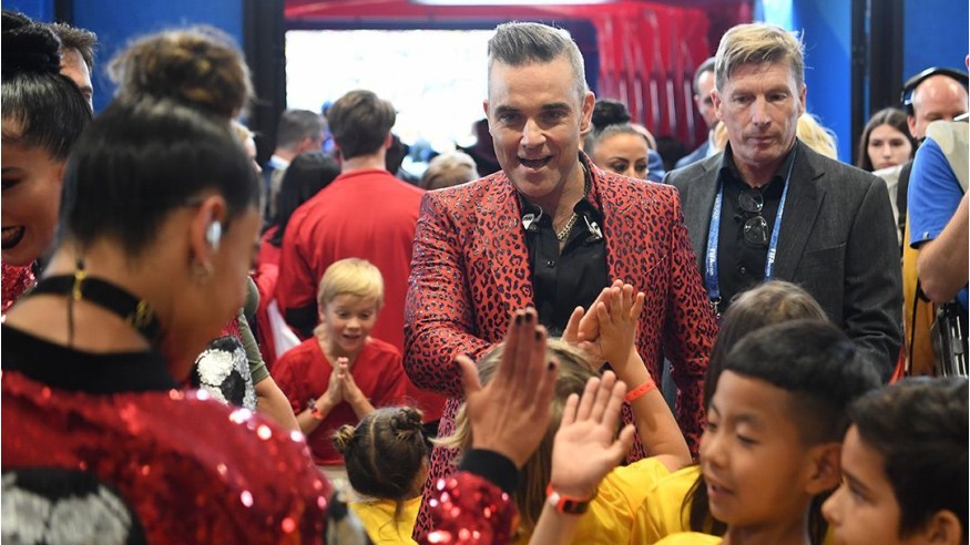 Coupe du monde 2018: la chaîne Fox s'excuse pour le doigt d'honneur de Robbie Williams
