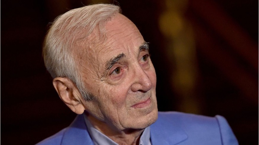 Retour sur scène retardé pour Charles Aznavour