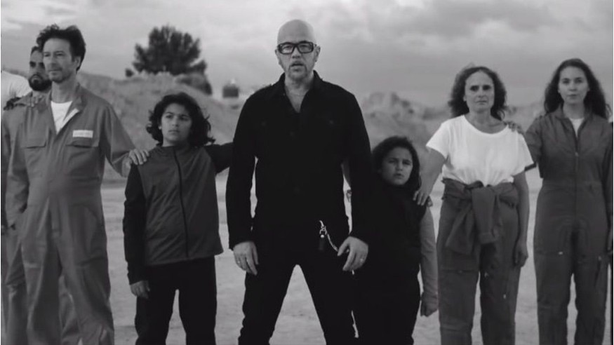 Pascal Obispo révèle le clip de son nouveau single : «Chante la rue chante» !