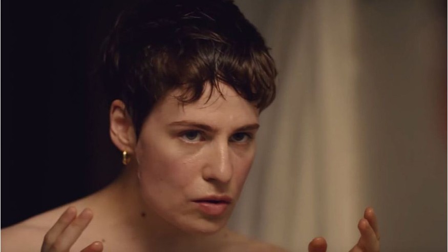 Christine and The Queens dévoile son nouveau clip «5 dollars»