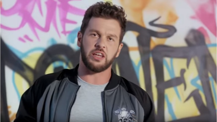 Claudio Capéo dévoile le clip du titre «Ta main»!