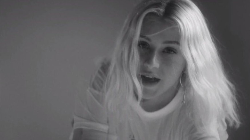 Christina Aguilera annonce la sortie de son prochain clip «Wonderland» !