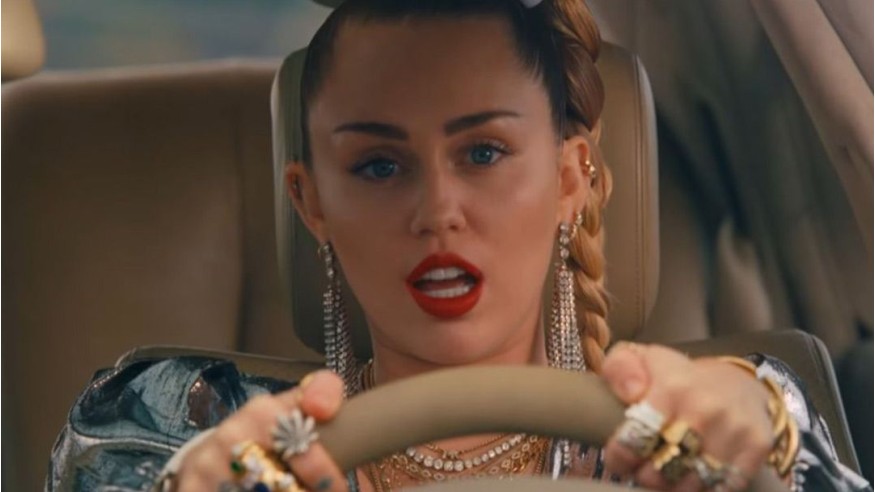 Mark Ronson feat. Miley Cyrus : découvrez le clip du titre «Nothing breaks like a heart»