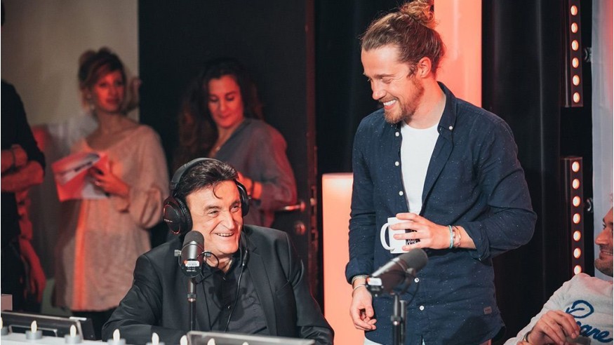 Julien Doré sort de son silence pour rendre hommage à son ami Dick Rivers