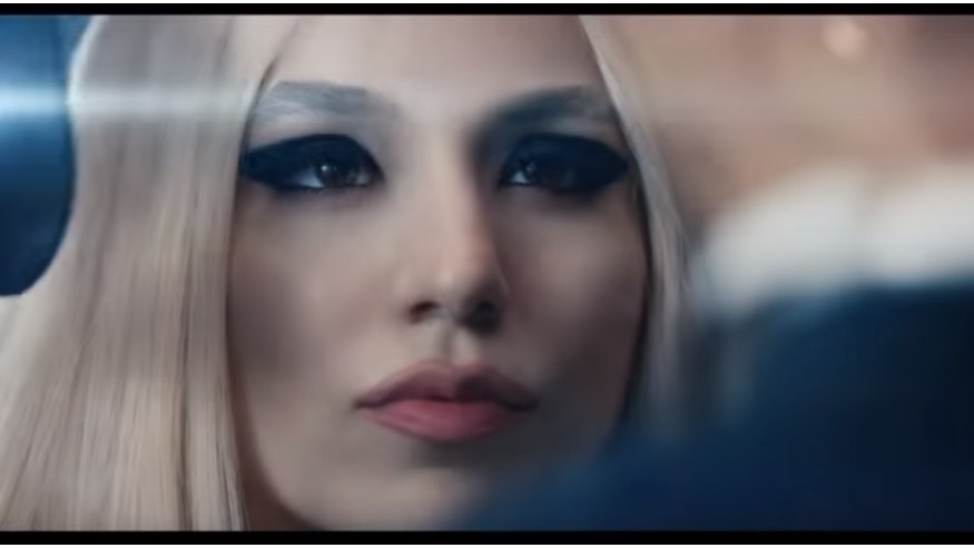 Ava Max : Découvrez son clip pour la chanson « Torn »