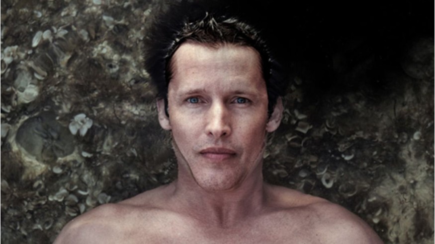 James Blunt présente son nouveau single«Cold»