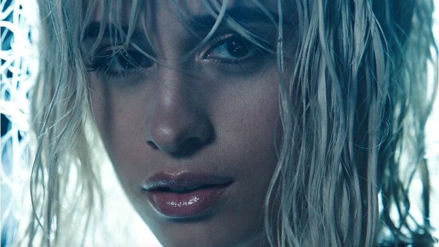 La tête de Camila Cabello mise à prix dans le clip de «Find U Again»